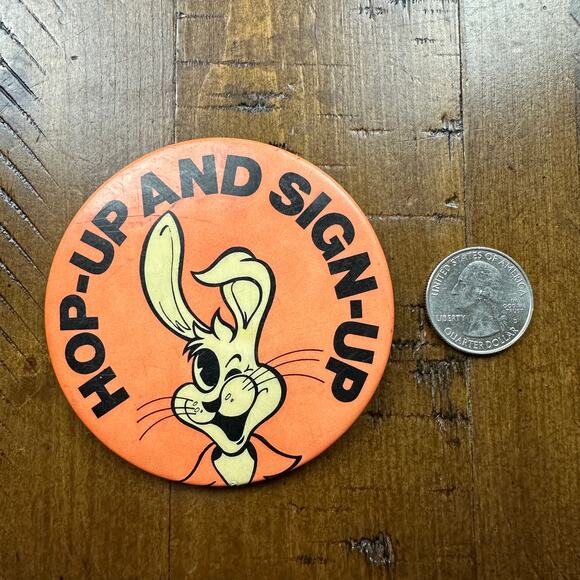 Vtg 70’s 80’s Cartoon Bunny Pinback Button “Hold Up and Sign Up” Collectible Pin - Picture 3 of 3